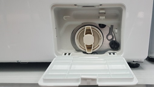 三星滚筒洗衣机如何清洁排水泵过滤器(残渣过滤器)?