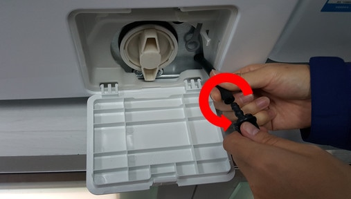 三星滚筒洗衣机如何清洁排水泵过滤器(残渣过滤器)?